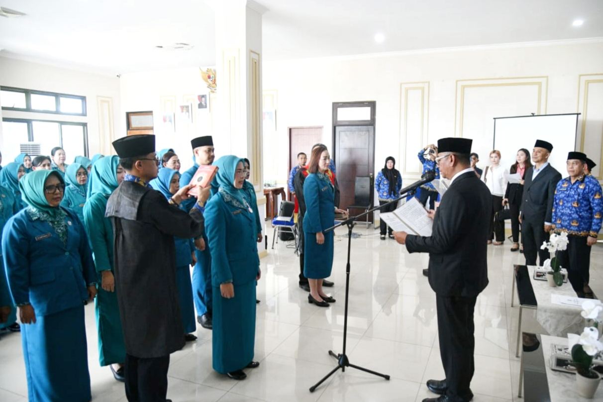Bupati dan Wakil Bupati Boltim Kukuhkan Ketua TP-PKK dan Tim Pembina Posyandu