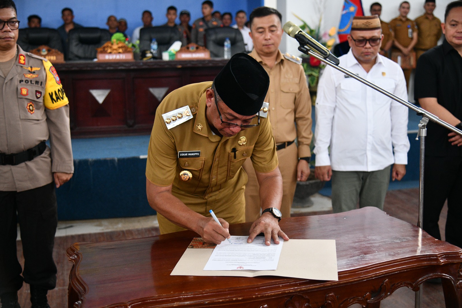 Bupati Oskar Manoppo Resmi Lantik 59 Penjabat Kepala Desa di Boltim