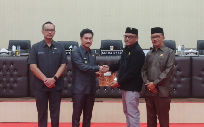 DPRD Kotamobagu Gelar Paripurna Penyerahan SK Rekomendasi LKPJ Wali Kota Tahun 2024